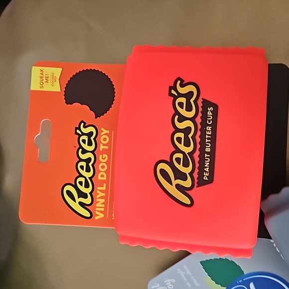 DOG HERSHEY'S VINYL DOG TOYS - Picture 3 of 4